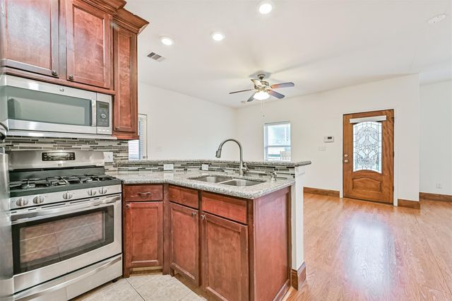 1209 11th Street, Galveston, TX 77550