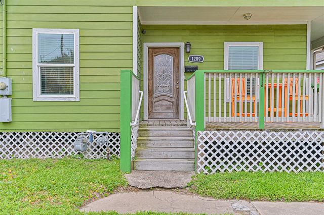 1209 11th Street, Galveston, TX 77550