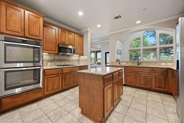 22140 Rose Grass LN, Spicewood, TX 78669