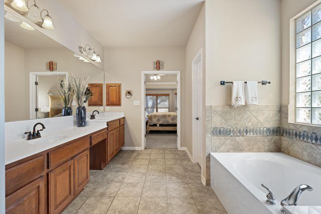 22140 Rose Grass LN, Spicewood, TX 78669