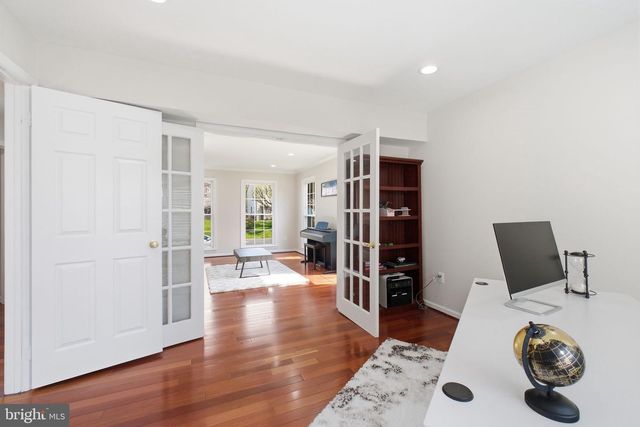 12005 MEADOWVILLE CT, Herndon, VA 20170