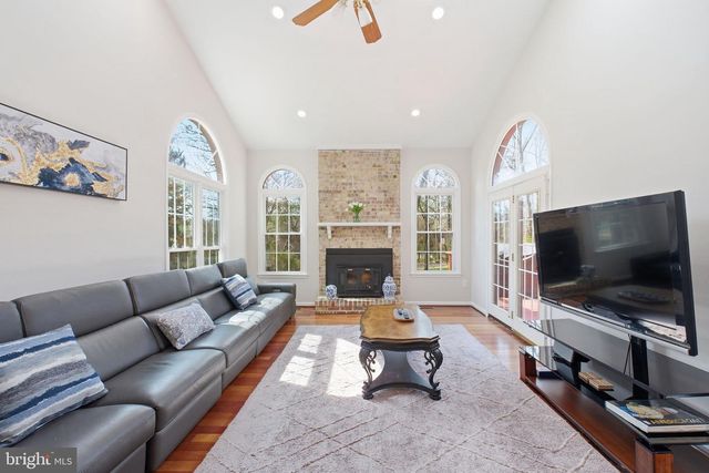 12005 MEADOWVILLE CT, Herndon, VA 20170