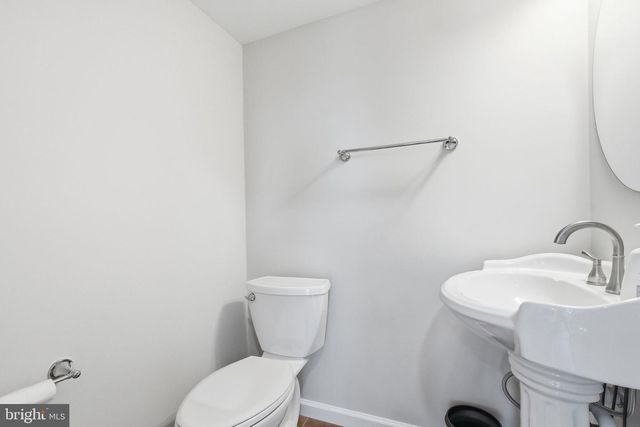 12005 MEADOWVILLE CT, Herndon, VA 20170