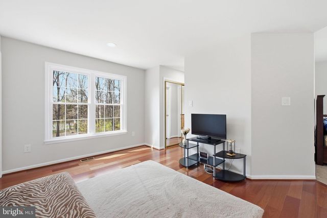 12005 MEADOWVILLE CT, Herndon, VA 20170