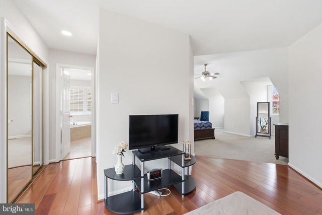 12005 MEADOWVILLE CT, Herndon, VA 20170