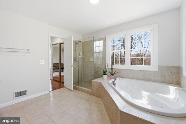 12005 MEADOWVILLE CT, Herndon, VA 20170