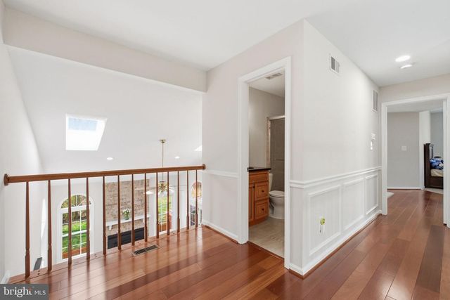 12005 MEADOWVILLE CT, Herndon, VA 20170