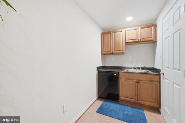 12005 MEADOWVILLE CT, Herndon, VA 20170