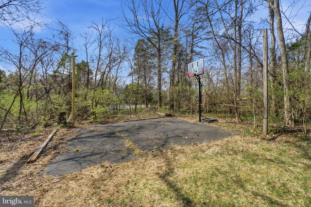 12005 MEADOWVILLE CT, Herndon, VA 20170