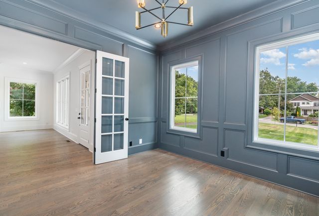 909B Gale Ln, Nashville, TN 37204