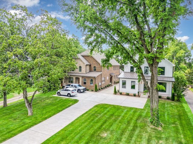 909B Gale Ln, Nashville, TN 37204