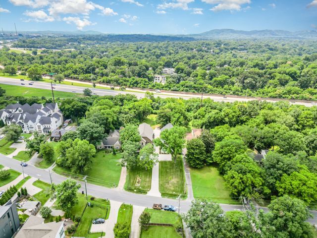 909B Gale Ln, Nashville, TN 37204