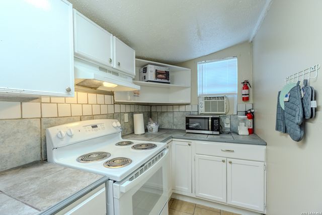 1203 Vickers, San Antonio, TX 78211