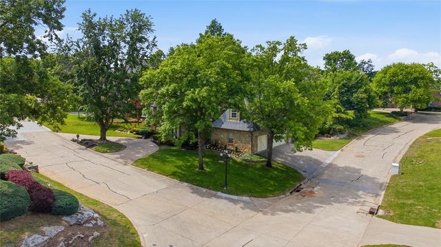10202 S Knoxville Avenue, Tulsa, OK 74137