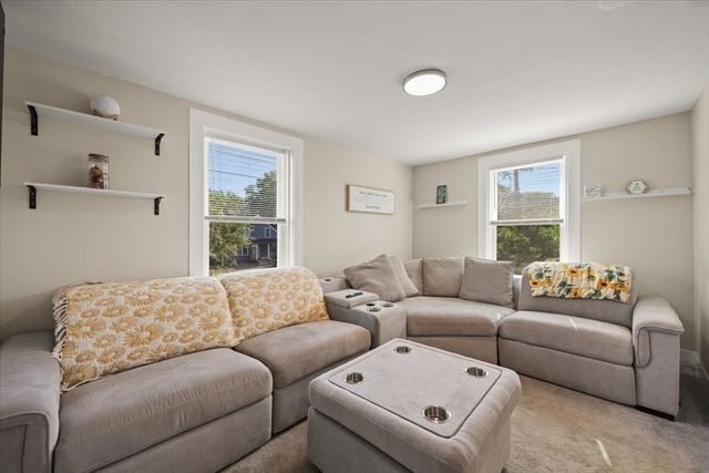 1381 Cohannet St, Taunton, MA 02780