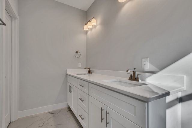 414A E Bend Dr, Nashville, TN 37209