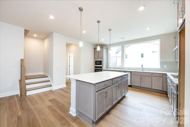 812 Flintside Lane, Charlotte, NC 28217