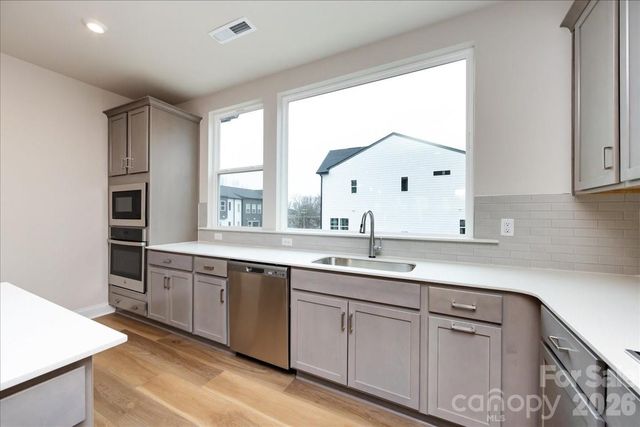 812 Flintside Lane, Charlotte, NC 28217