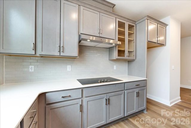 812 Flintside Lane, Charlotte, NC 28217