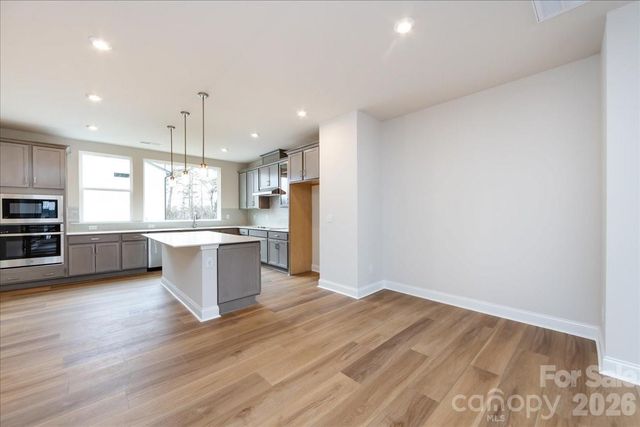 812 Flintside Lane, Charlotte, NC 28217