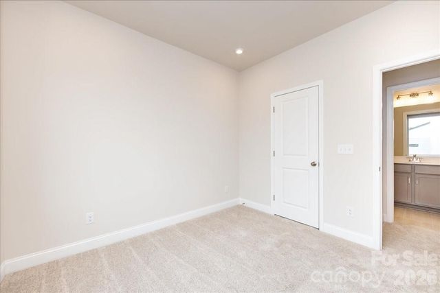 812 Flintside Lane, Charlotte, NC 28217