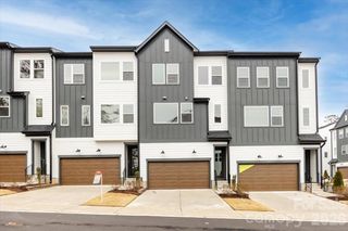 812 Flintside Lane, Charlotte, NC 28217