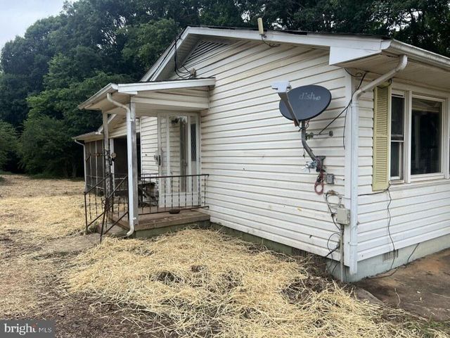 5504 BURR HILL RD, Rhoadesville, VA 22542