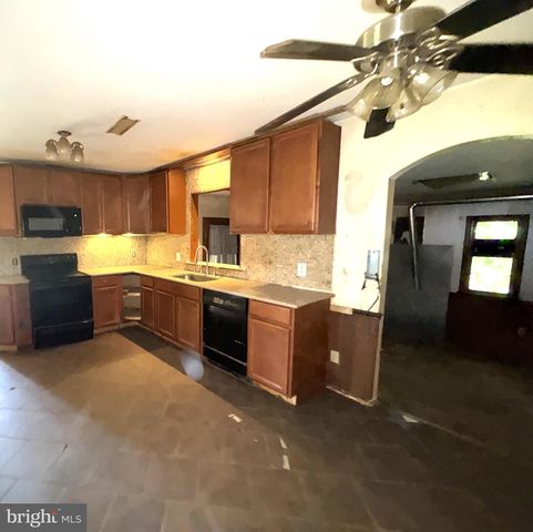 5504 BURR HILL RD, Rhoadesville, VA 22542
