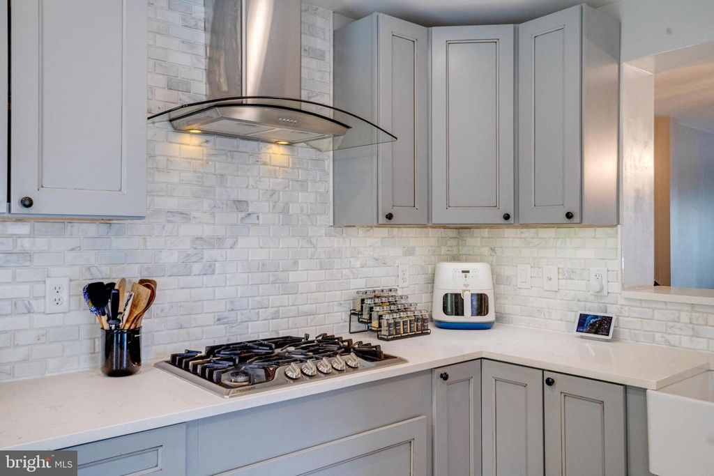 Image 10 of property listing at 5322 KELMSCOT RD, Baltimore, MD 21237