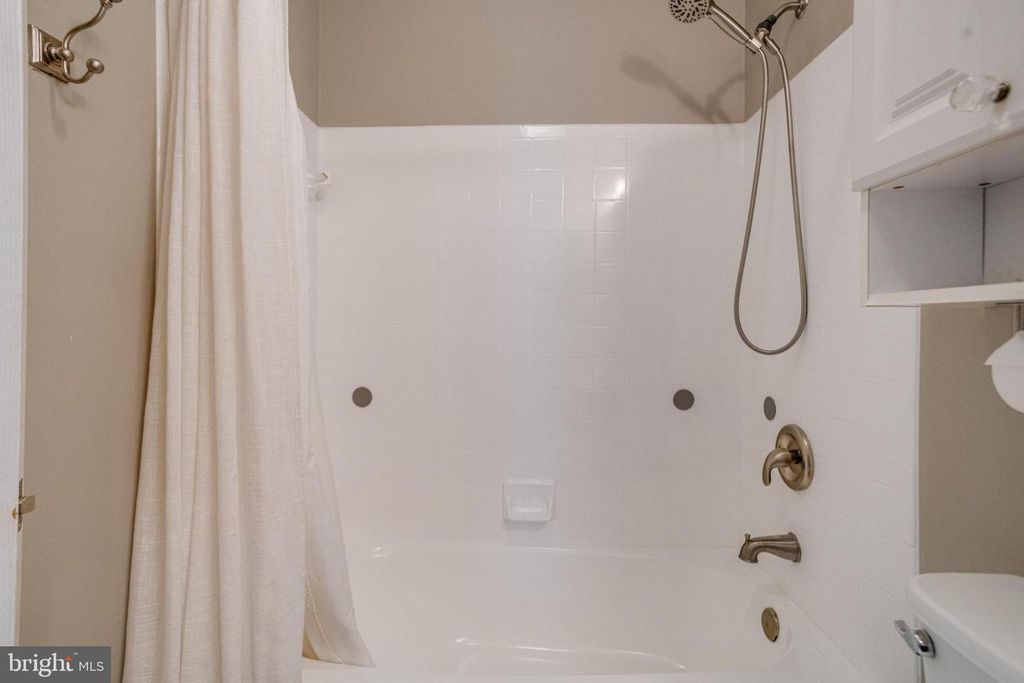 Image 41 of property listing at 5322 KELMSCOT RD, Baltimore, MD 21237