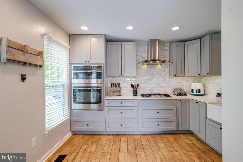 Image 5 of property listing at 5322 KELMSCOT RD, Baltimore, MD 21237