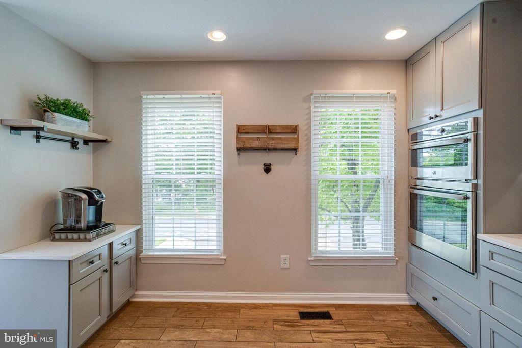 Image 9 of property listing at 5322 KELMSCOT RD, Baltimore, MD 21237