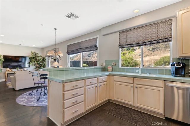 12119 Via Santa Barbara, Sylmar, CA 91342