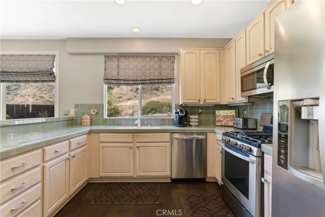 12119 Via Santa Barbara, Sylmar, CA 91342