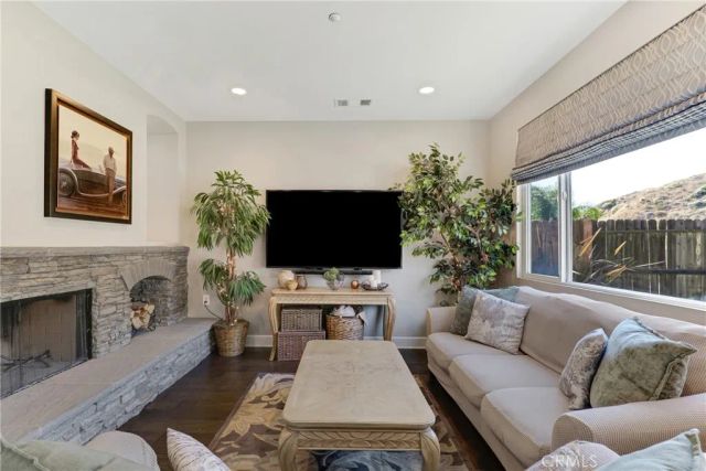 12119 Via Santa Barbara, Sylmar, CA 91342