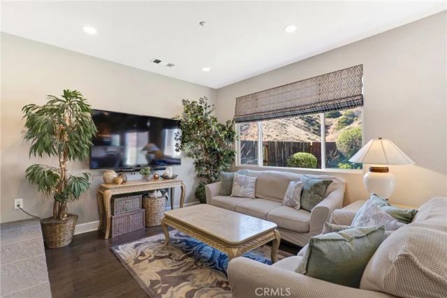 12119 Via Santa Barbara, Sylmar, CA 91342