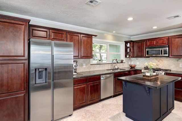 722 Azaleadell Drive, Houston, TX 77018