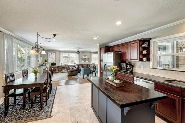 722 Azaleadell Drive, Houston, TX 77018