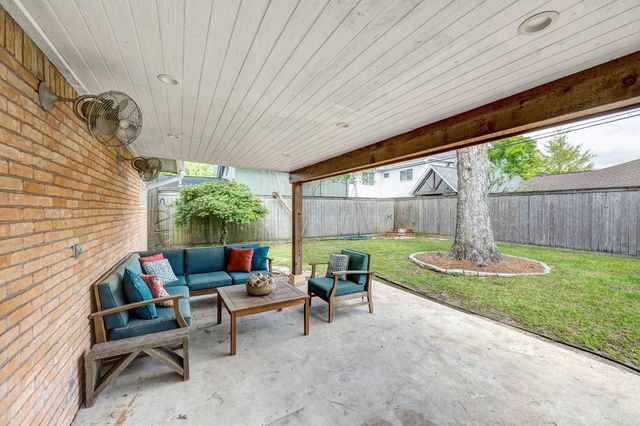 722 Azaleadell Drive, Houston, TX 77018