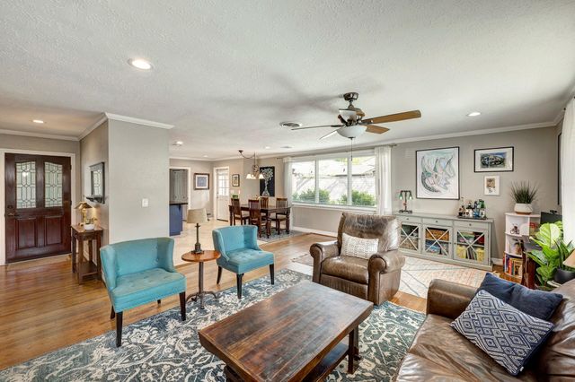 722 Azaleadell Drive, Houston, TX 77018