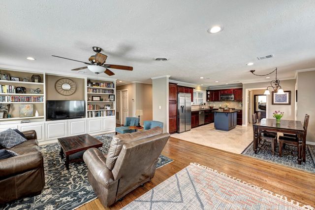 722 Azaleadell Drive, Houston, TX 77018