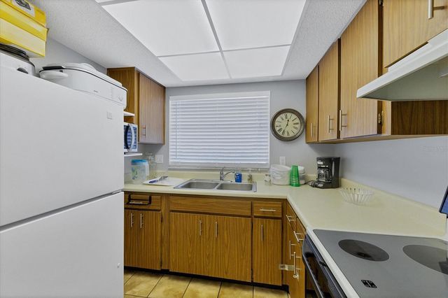 2280 STICKNEY POINT RD 410, Sarasota, FL 34231