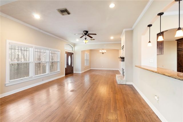 900 North Randolph Avenue, Bryan, TX 77803