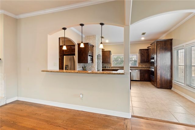 900 North Randolph Avenue, Bryan, TX 77803