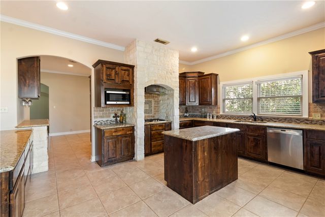 900 North Randolph Avenue, Bryan, TX 77803