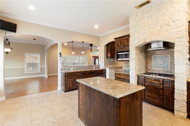 900 North Randolph Avenue, Bryan, TX 77803