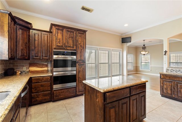 900 North Randolph Avenue, Bryan, TX 77803