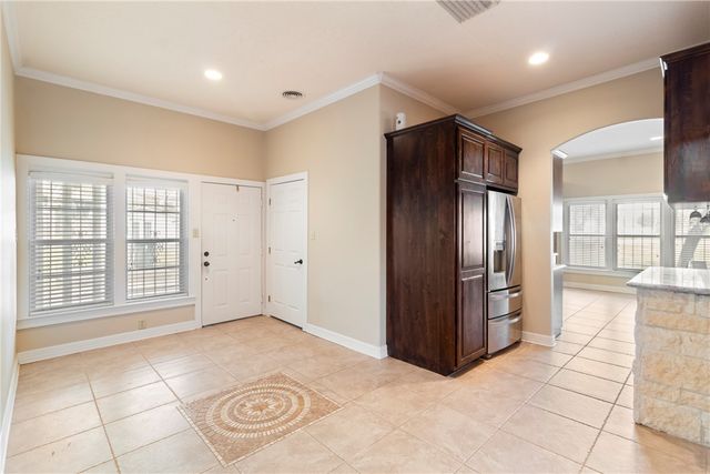 900 North Randolph Avenue, Bryan, TX 77803