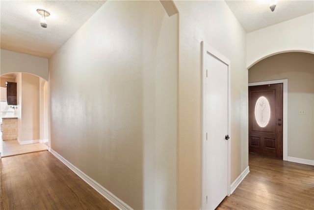 900 North Randolph Avenue, Bryan, TX 77803