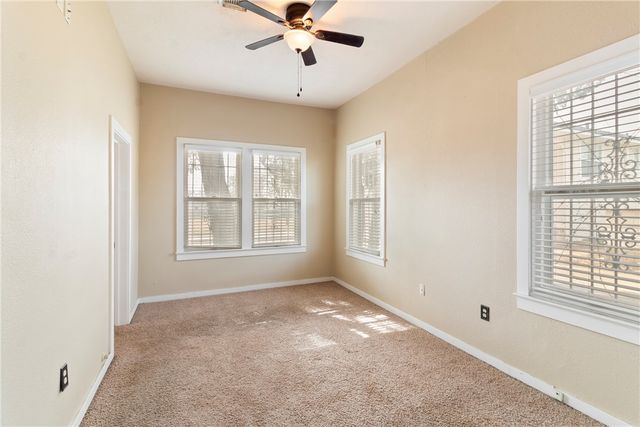 900 North Randolph Avenue, Bryan, TX 77803